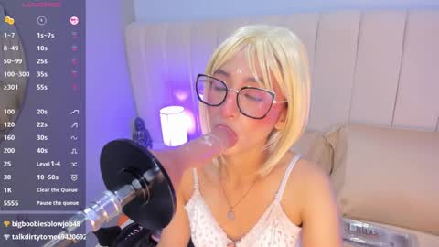 Snapshot of linda_sofi__ chatting on 03/06/25, 03:35 linda_sofi__ online show from 03/06/25, 03:35