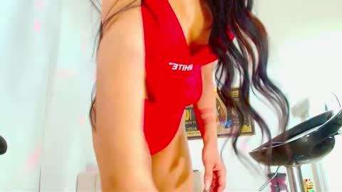 Snapshot of linda_xx90 chatting on 01/05/25, 03:32 LAURA RAMIREZ online show from 01/05/25, 03:32