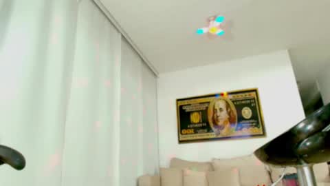 Snapshot of linda_xx90 chatting on 01/24/25, 04:16 LAURA RAMIREZ online show from 01/24/25, 04:16