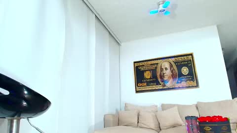 Snapshot of linda_xx90 chatting on 03/12/25, 04:51 LAURA RAMIREZ online show from 03/12/25, 04:51