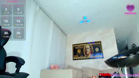 Snapshot of linda_xx90 chatting on 10/24/25, 05:59 LAURA RAMIREZ online show from 10/24/25, 05:59