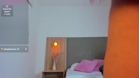 Snapshot of lindaa_natashaa chatting on 02/24/26, 07:34 L I N D A online show from 02/24/26, 07:34