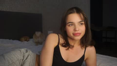 Snapshot of lindaaii chatting on 05/14/26, 01:18 Linda online show from 05/14/26, 01:18