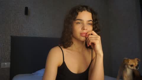 Snapshot of lindaaii chatting on 06/04/26, 01:39 Linda online show from 06/04/26, 01:39