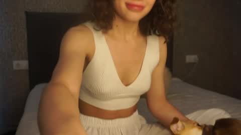 Snapshot of lindaaii chatting on 06/08/26, 01:44 Linda online show from 06/08/26, 01:44