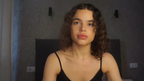 Snapshot of lindaaii chatting on 06/11/26, 01:53 Linda online show from 06/11/26, 01:53