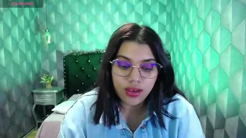 Snapshot of lindabreexlove chatting on 12/24/24, 10:22 online show from 12/24/24, 10:22