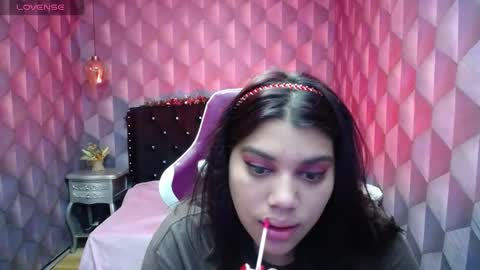 Snapshot of lindabreexlove chatting on 12/26/24, 02:22 online show from 12/26/24, 02:22