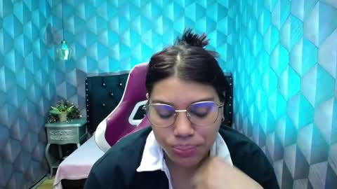 Snapshot of lindabreexlove chatting on 12/27/24, 03:31 online show from 12/27/24, 03:31