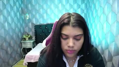 Snapshot of lindabreexlove chatting on 12/27/24, 10:12 online show from 12/27/24, 10:12