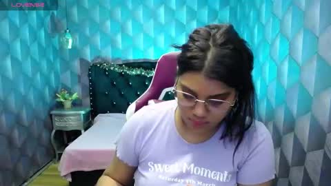 Snapshot of lindabreexlove chatting on 12/29/24, 03:33 online show from 12/29/24, 03:33