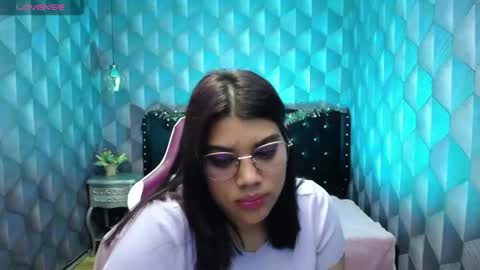 Snapshot of lindabreexlove chatting on 12/29/24, 06:35 online show from 12/29/24, 06:35