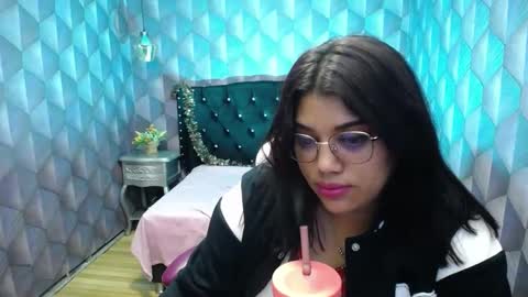 Snapshot of lindabreexlove chatting on 01/07/25, 10:32 online show from 01/07/25, 10:32