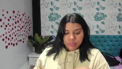 Snapshot of lindabreexlove chatting on 01/27/25, 06:52 online show from 01/27/25, 06:52