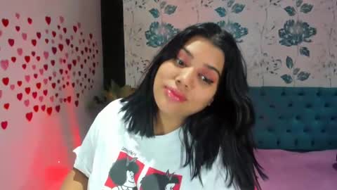 Snapshot of lindabreexlove chatting on 02/02/25, 03:49 online show from 02/02/25, 03:49