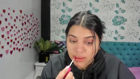 Snapshot of lindabreexlove chatting on 02/14/25, 04:31 online show from 02/14/25, 04:31