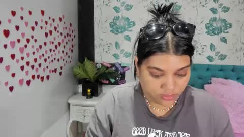 Snapshot of lindabreexlove chatting on 02/15/25, 06:33 online show from 02/15/25, 06:33