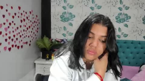 Snapshot of lindabreexlove chatting on 02/17/25, 02:15 online show from 02/17/25, 02:15