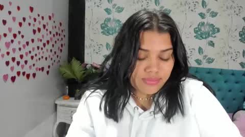 Snapshot of lindabreexlove chatting on 02/17/25, 06:48 online show from 02/17/25, 06:48