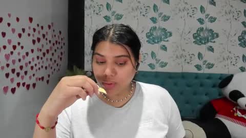 Snapshot of lindabreexlove chatting on 02/20/25, 03:41 online show from 02/20/25, 03:41