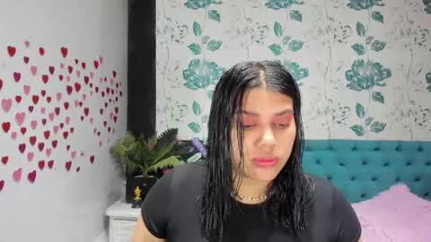 Snapshot of lindabreexlove chatting on 03/03/25, 07:17 online show from 03/03/25, 07:17