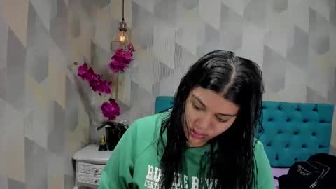 Snapshot of lindabreexlove chatting on 10/18/25, 12:39 online show from 10/18/25, 12:39