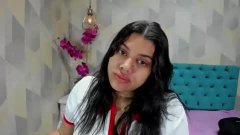 Snapshot of lindabreexlove chatting on 10/21/25, 03:02 online show from 10/21/25, 03:02