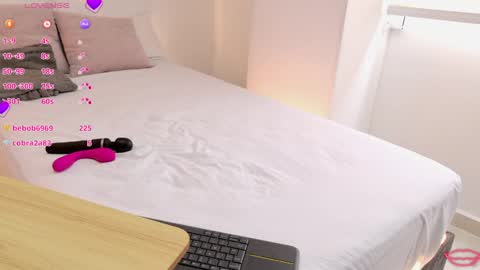 Linda online show from 04/08/26, 01:44