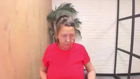 Snapshot of lindahottie chatting on 02/25/26, 12:59 Linda online show from 02/25/26, 12:59