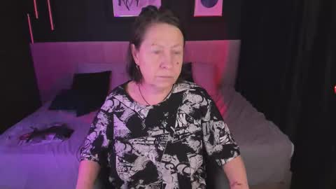 Snapshot of lindahottie chatting on 03/03/26, 05:13 Linda online show from 03/03/26, 05:13