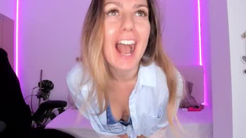 Snapshot of lindawhite_ chatting on 11/15/25, 04:47 Linda -- online show from 11/15/25, 04:47