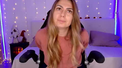 Snapshot of lindawhite_ chatting on 12/14/25, 10:14 Linda -- online show from 12/14/25, 10:14