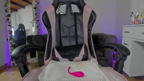 Snapshot of lindsay_khaleesi chatting on 12/06/24, 02:57 Lindsay online show from 12/06/24, 02:57