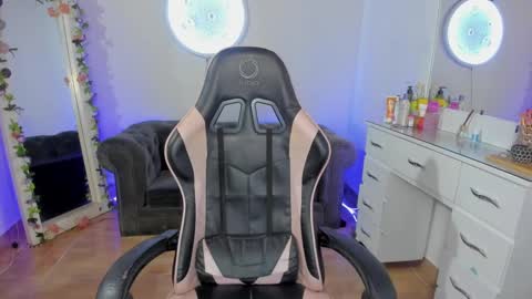 Snapshot of lindsay_khaleesi chatting on 12/27/24, 11:31 Lindsay online show from 12/27/24, 11:31