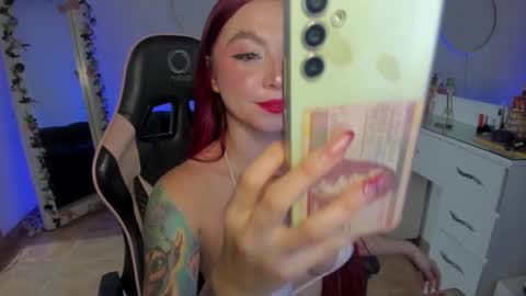 Snapshot of lindsay_khaleesi chatting on 01/07/25, 04:50 Lindsay online show from 01/07/25, 04:50