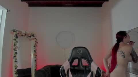 Snapshot of lindsay_khaleesi chatting on 01/16/25, 02:51 Lindsay online show from 01/16/25, 02:51