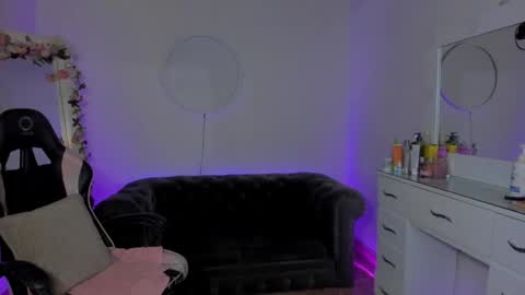 Snapshot of lindsay_khaleesi chatting on 02/13/25, 01:40 Lindsay online show from 02/13/25, 01:40