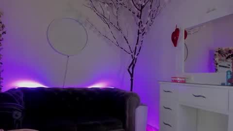 Snapshot of lindsay_khaleesi chatting on 02/22/25, 01:11 Lindsay online show from 02/22/25, 01:11