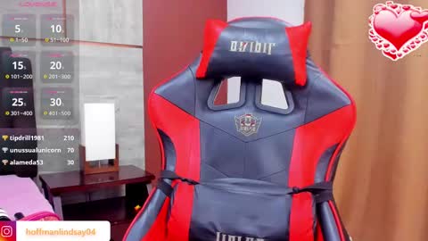 Snapshot of lindsayhoffman18 chatting on 02/16/25, 10:32 Lindsay online show from 02/16/25, 10:32