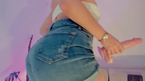 Snapshot of lindseymoss_ chatting on 10/18/25, 12:35 Lindsey Moss online show from 10/18/25, 12:35