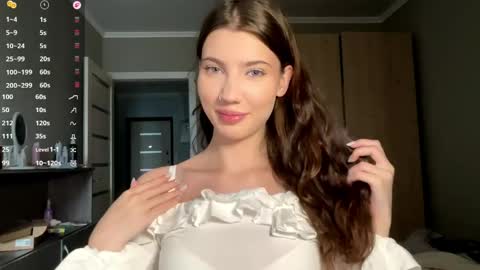 Linda online show from 04/19/26, 01:10