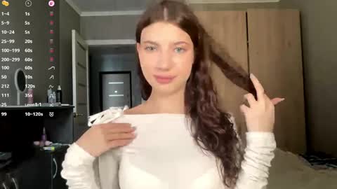 Linda online show from 04/22/26, 12:07