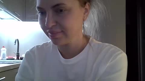 Snapshot of lindsisecret chatting on 10/01/25, 04:29 Anna online show from 10/01/25, 04:29