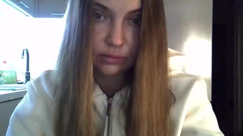 Snapshot of lindsisecret chatting on 10/15/25, 06:30 Anna online show from 10/15/25, 06:30