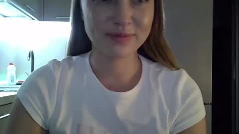 Snapshot of lindsisecret chatting on 10/28/25, 01:36 Anna online show from 10/28/25, 01:36