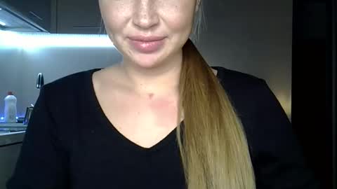 Snapshot of lindsisecret chatting on 12/20/25, 10:17 Anna online show from 12/20/25, 10:17