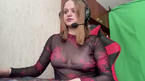 Snapshot of linettehnatow chatting on 02/06/26, 09:01 Eva online show from 02/06/26, 09:01