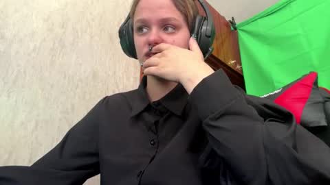 Snapshot of linettehnatow chatting on 02/10/26, 09:35 Eva online show from 02/10/26, 09:35