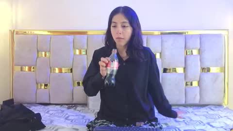 Snapshot of ling_ling24 chatting on 12/20/25, 03:46 ling ling24 online show from 12/20/25, 03:46