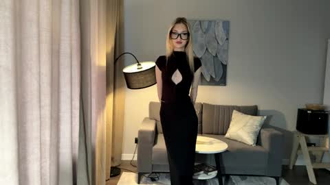 Snapshot of linneabercier chatting on 04/05/26, 09:17 Emma online show from 04/05/26, 09:17